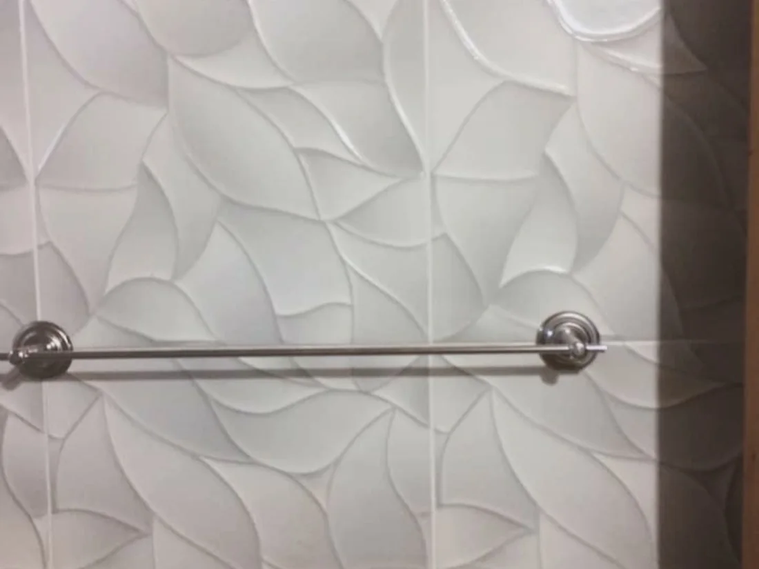 Revestimiento texturado en baño